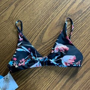 NWT Women’s O’Neil bikini top - size xs
